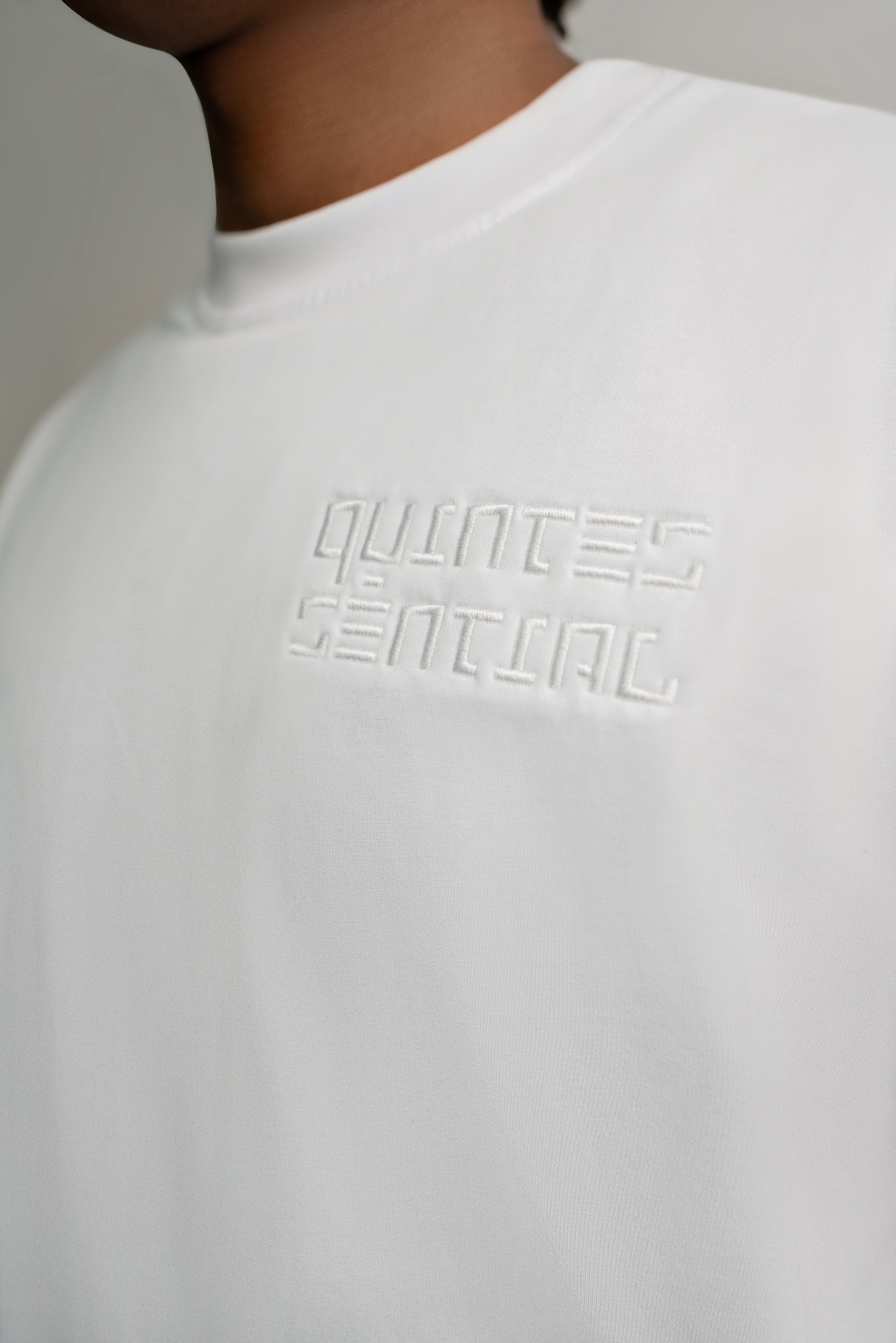 (QUINT)ESSENTIAL Tee